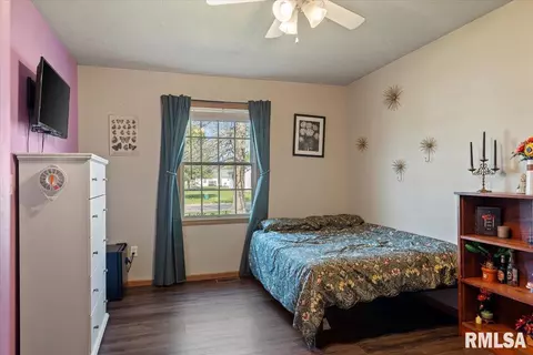 Bedroom - 504 N Bitterroot Dr, Athens, IL 62613 photo 4 of 7