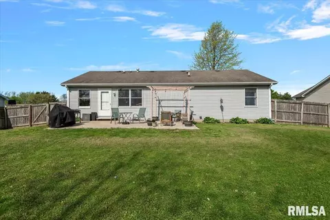 Exterior - 504 N Bitterroot Dr, Athens, IL 62613 photo 5 of 7