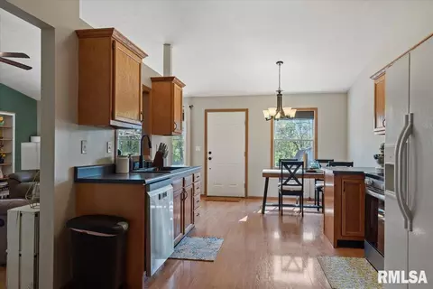 Entry Way - 504 N Bitterroot Dr, Athens, IL 62613 photo 6 of 6