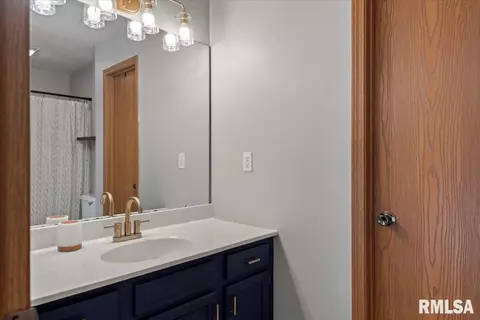 Bath - 504 N Bitterroot Dr, Athens, IL 62613 photo 1 of 3