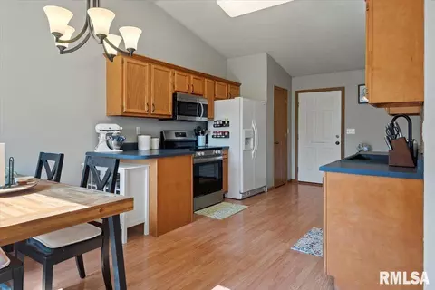 Entry Way - 504 N Bitterroot Dr, Athens, IL 62613 photo 3 of 6