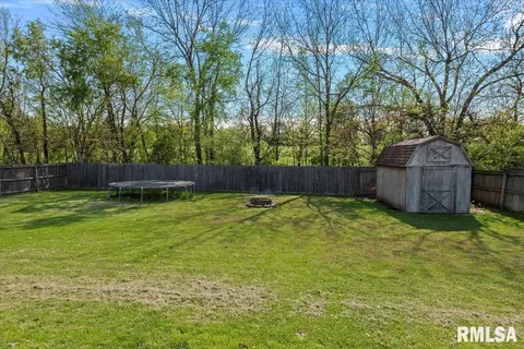 Exterior - 504 N Bitterroot Dr, Athens, IL 62613 photo 3 of 7