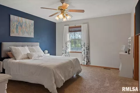 Bedroom - 504 N Bitterroot Dr, Athens, IL 62613 photo 1 of 7