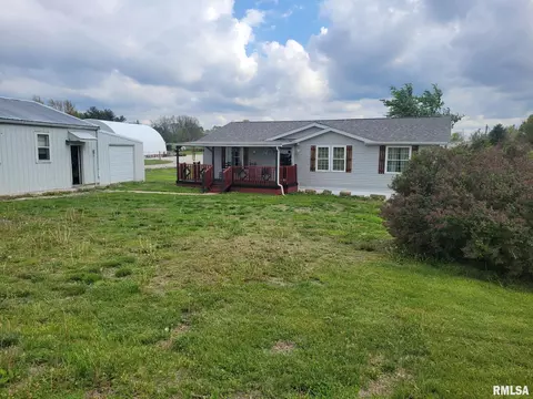 715 W Webster St, Griggsville, IL 62340