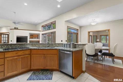 Kitchen - 340 Sebring Rd, Springfield, IL 62707 photo 1 of 4