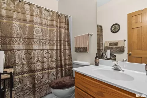 Bath - 340 Sebring Rd, Springfield, IL 62707 photo 3 of 4