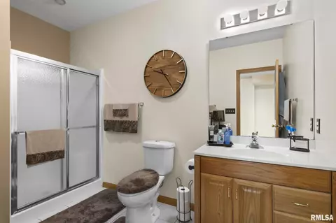 Bath - 340 Sebring Rd, Springfield, IL 62707 photo 4 of 4