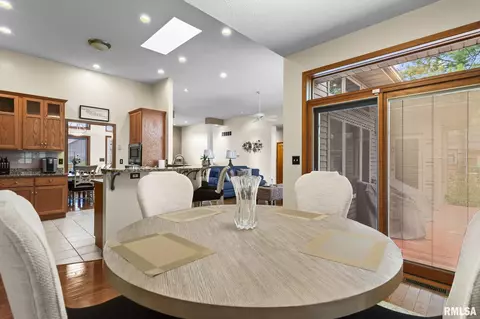 Dining - 340 Sebring Rd, Springfield, IL 62707 photo 4 of 5