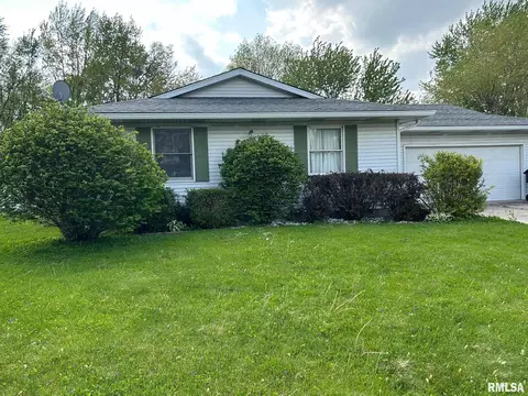 615 Henrietta St, Divernon, IL 62530