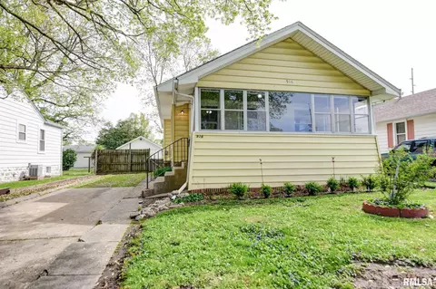 916 W Park Blvd, Taylorville, IL 62568