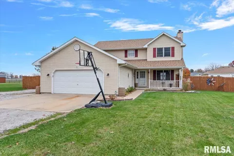 802 N Clover Ct, Athens, IL 62613