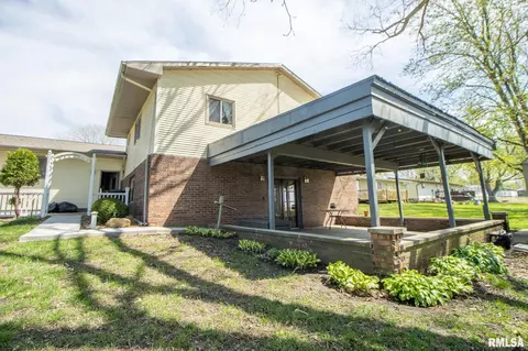 312 N Cedar St, Abingdon, IL 61410 photo 8