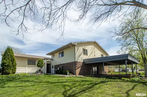 312 N Cedar St, Abingdon, IL 61410 photo 9