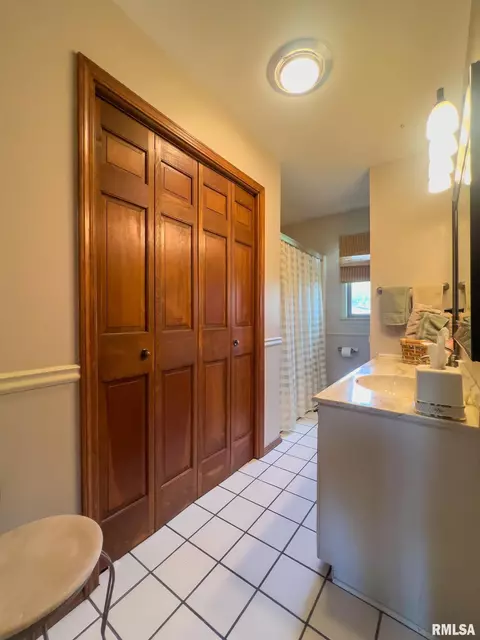 312 N Cedar St, Abingdon, IL 61410 photo 22