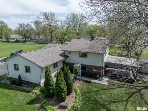 312 N Cedar St, Abingdon, IL 61410 photo 3