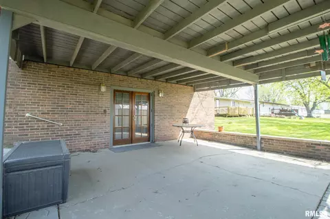 312 N Cedar St, Abingdon, IL 61410 photo 7