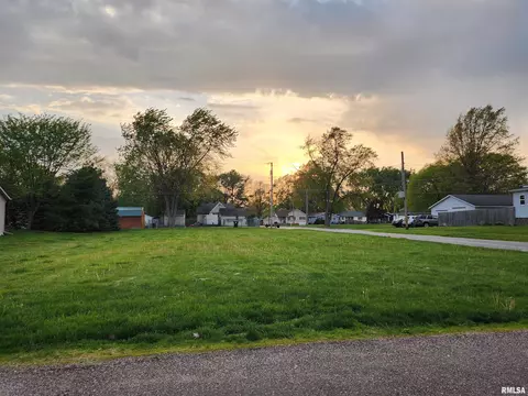 515 Oglesby Ave, Lincoln, IL 62656