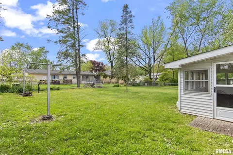 Exterior - 42 Coachlight Ct, Springfield, IL 62703 photo 6 of 7