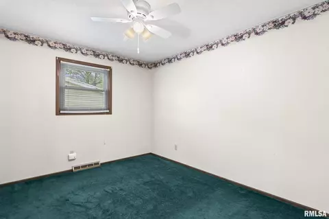 Bedroom - 42 Coachlight Ct, Springfield, IL 62703 photo 5 of 10