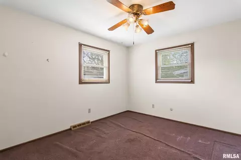 Bedroom - 42 Coachlight Ct, Springfield, IL 62703 photo 7 of 10
