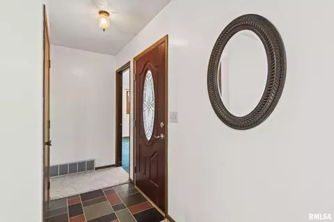Entry Way - 42 Coachlight Ct, Springfield, IL 62703 photo 1 of 1