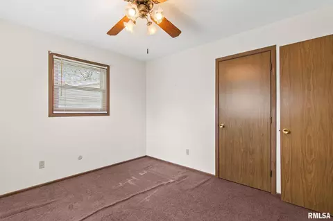 Bedroom - 42 Coachlight Ct, Springfield, IL 62703 photo 8 of 10