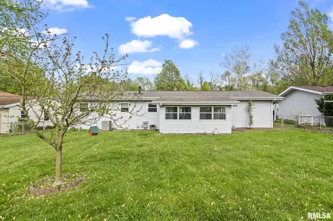 Exterior - 42 Coachlight Ct, Springfield, IL 62703 photo 4 of 7