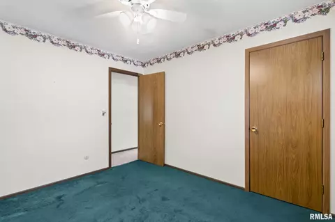 Bedroom - 42 Coachlight Ct, Springfield, IL 62703 photo 4 of 10