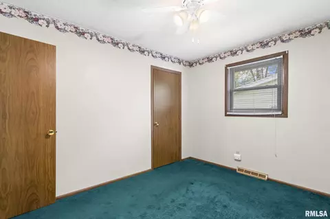 Bedroom - 42 Coachlight Ct, Springfield, IL 62703 photo 6 of 10