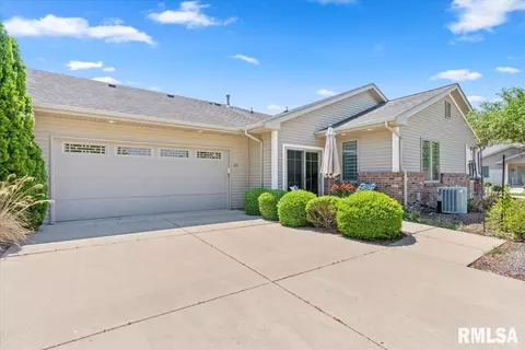 812 Longleaf Ct, Springfield, IL 62711
