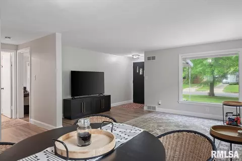 2141 S State St, Springfield, IL 62704 photo 9