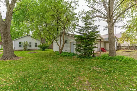 317 Latham St, Lincoln, IL 62656