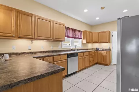 613 Black Ave, Springfield, IL 62702 photo 13