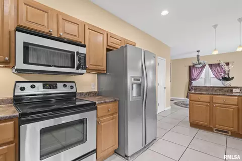 613 Black Ave, Springfield, IL 62702 photo 10