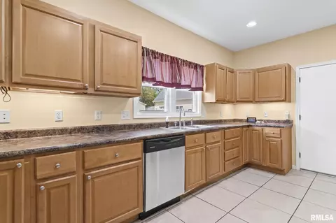 613 Black Ave, Springfield, IL 62702 photo 12