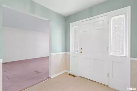Entry Way - 817 Kenyon Dr, Springfield, IL 62704 photo 1 of 2