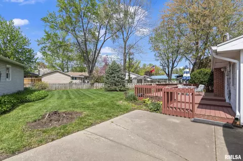 Exterior - 817 Kenyon Dr, Springfield, IL 62704 photo 4 of 6