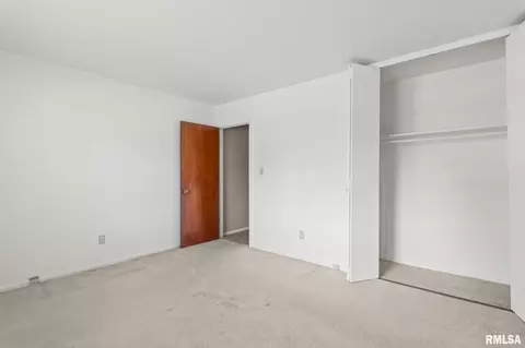 Bedroom - 817 Kenyon Dr, Springfield, IL 62704 photo 6 of 9