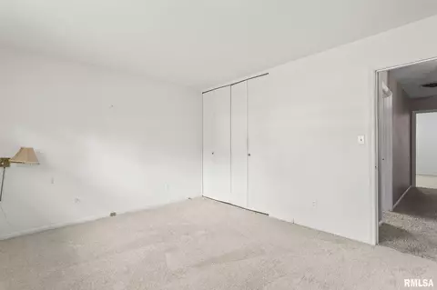 Bedroom - 817 Kenyon Dr, Springfield, IL 62704 photo 5 of 9