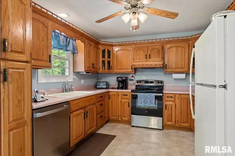 Kitchen - 3300 Winch Rd, Springfield, IL 62707 photo 1 of 2