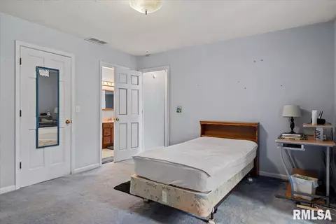 Bedroom - 3300 Winch Rd, Springfield, IL 62707 photo 6 of 12