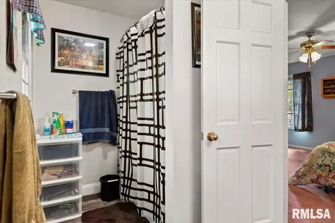 Entry Way - 3300 Winch Rd, Springfield, IL 62707 photo 10 of 12