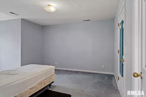 Bedroom - 3300 Winch Rd, Springfield, IL 62707 photo 4 of 12