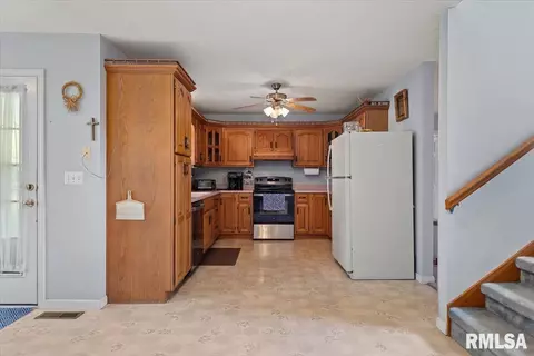 Entry Way - 3300 Winch Rd, Springfield, IL 62707 photo 6 of 12