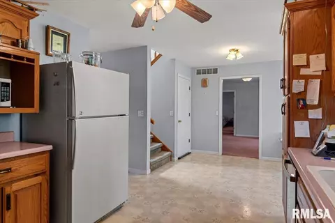 Entry Way - 3300 Winch Rd, Springfield, IL 62707 photo 7 of 12