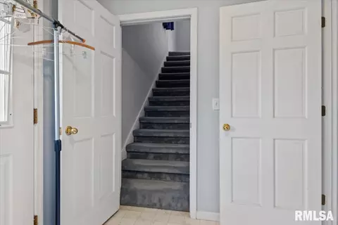 Entry Way - 3300 Winch Rd, Springfield, IL 62707 photo 9 of 12