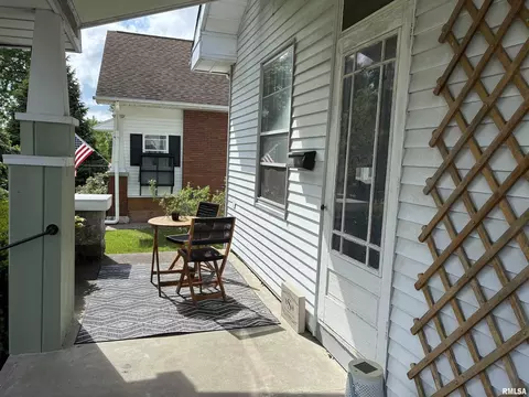 917 Cherry St, Quincy, IL 62301 photo 2