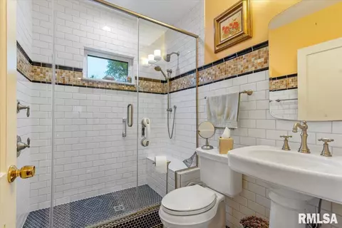 Bath - 1620 S Lowell Ave, Springfield, IL 62704 photo 1 of 2