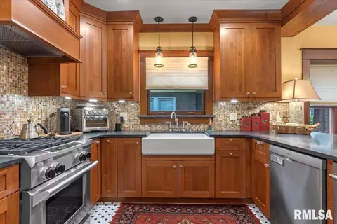 Kitchen - 1620 S Lowell Ave, Springfield, IL 62704 photo 3 of 4