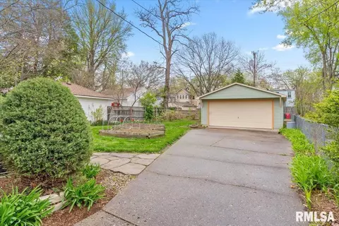 Exterior - 1620 S Lowell Ave, Springfield, IL 62704 photo 9 of 10